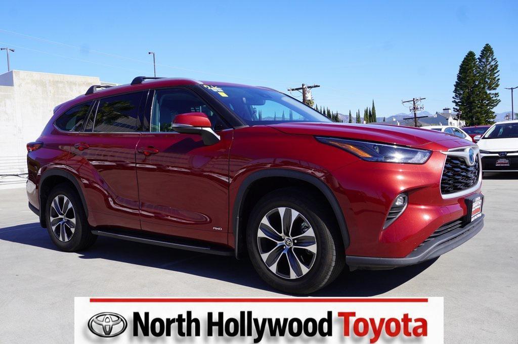 used 2022 Toyota Highlander Hybrid car, priced at $38,000
