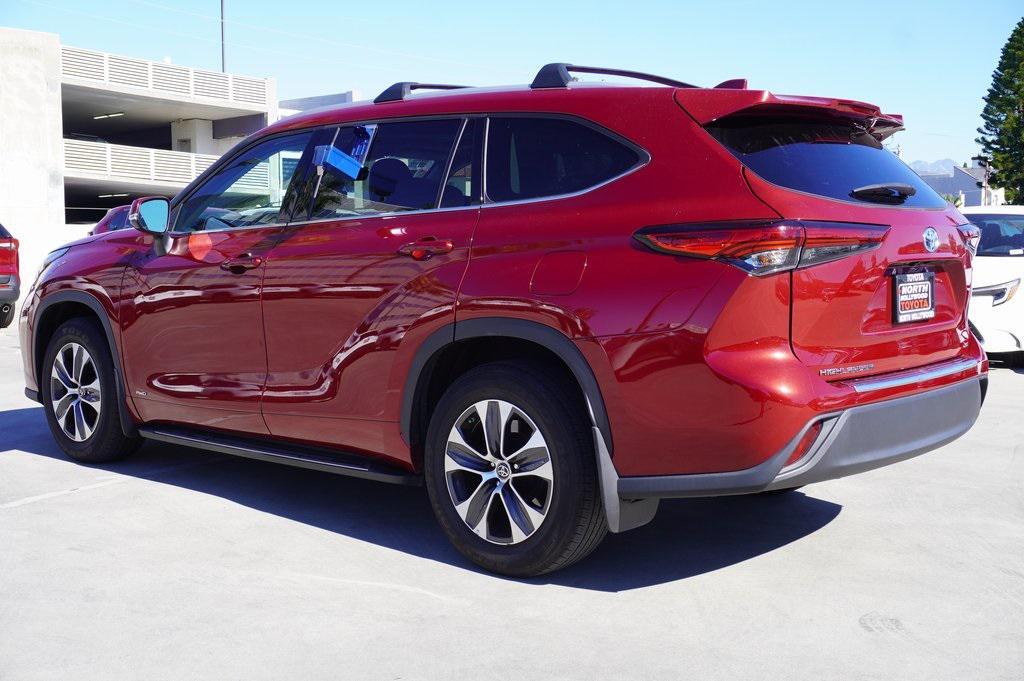 used 2022 Toyota Highlander Hybrid car, priced at $38,000