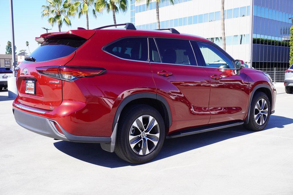 used 2022 Toyota Highlander Hybrid car, priced at $38,000