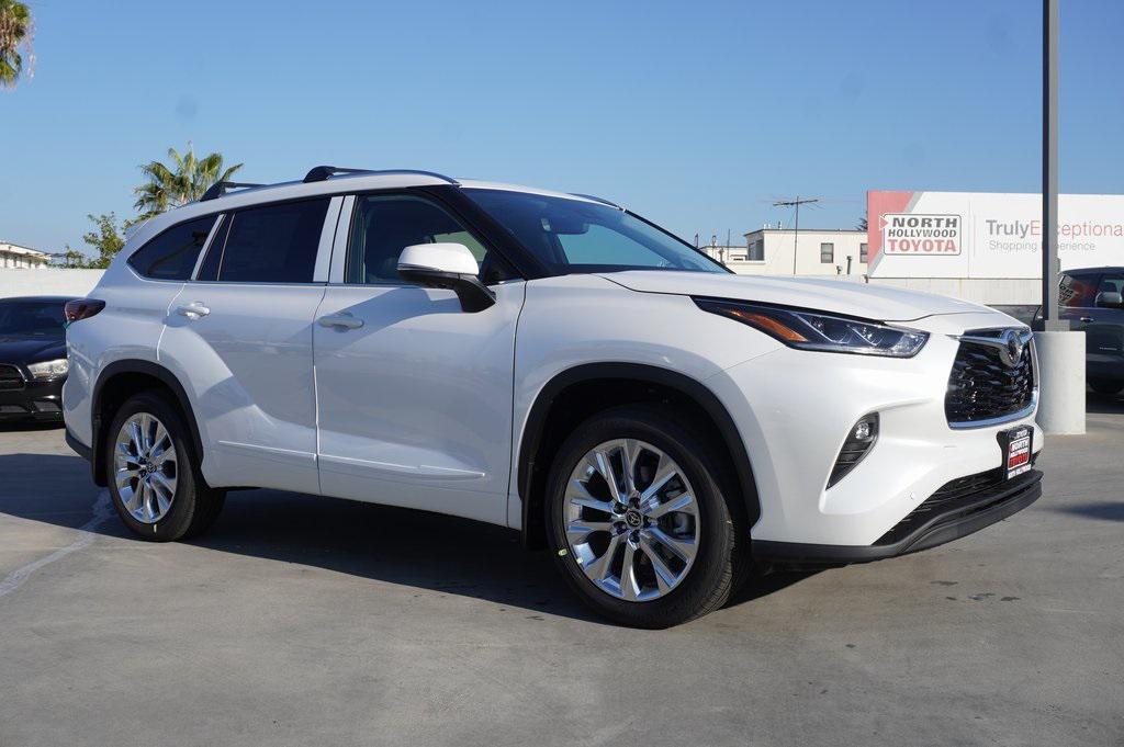new 2026 Toyota Highlander car, priced at $54,048