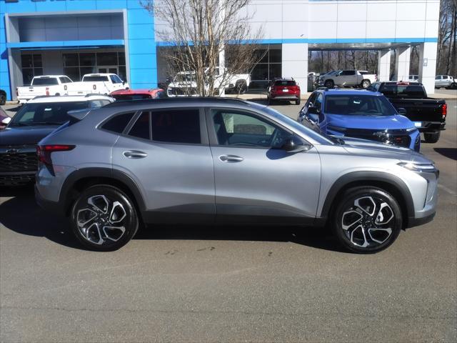 new 2025 Chevrolet Trax car, priced at $25,900