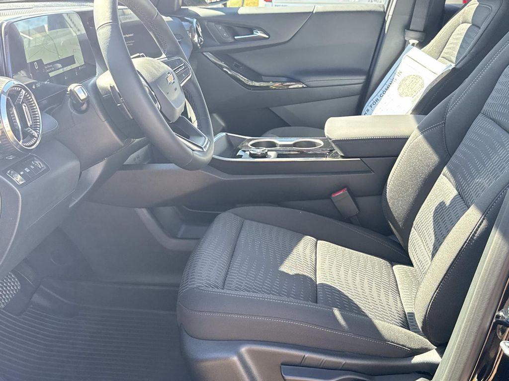 new 2026 Chevrolet Equinox car, priced at $33,085