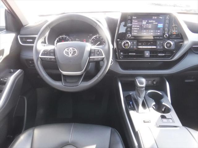 used 2022 Toyota Highlander car, priced at $36,997