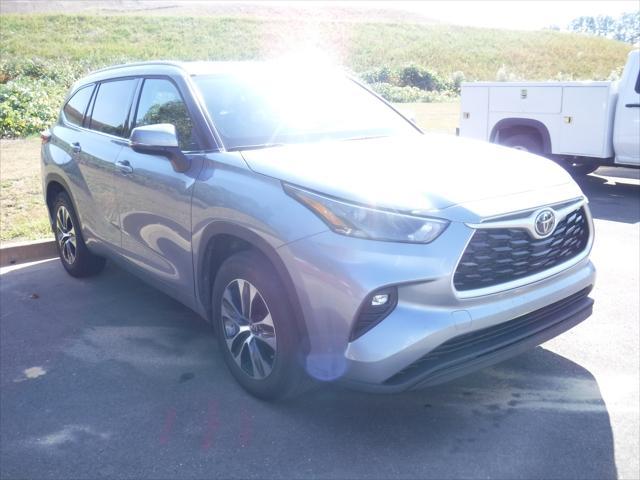 used 2022 Toyota Highlander car, priced at $36,997