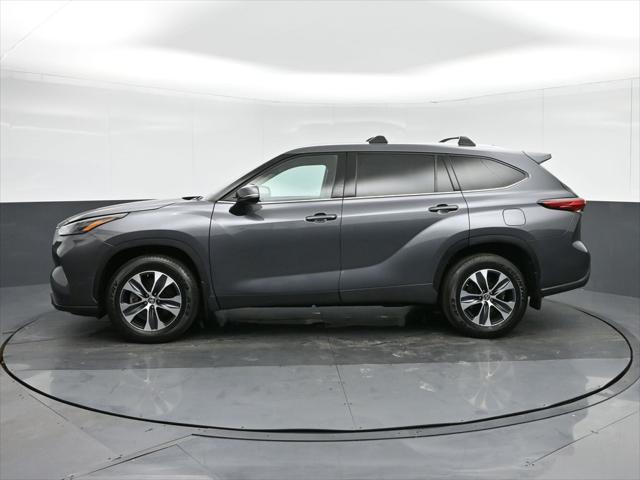 used 2022 Toyota Highlander car, priced at $36,598