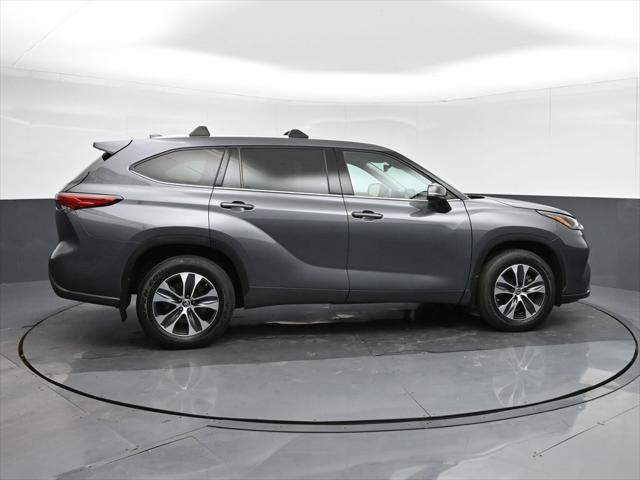 used 2022 Toyota Highlander car, priced at $36,598