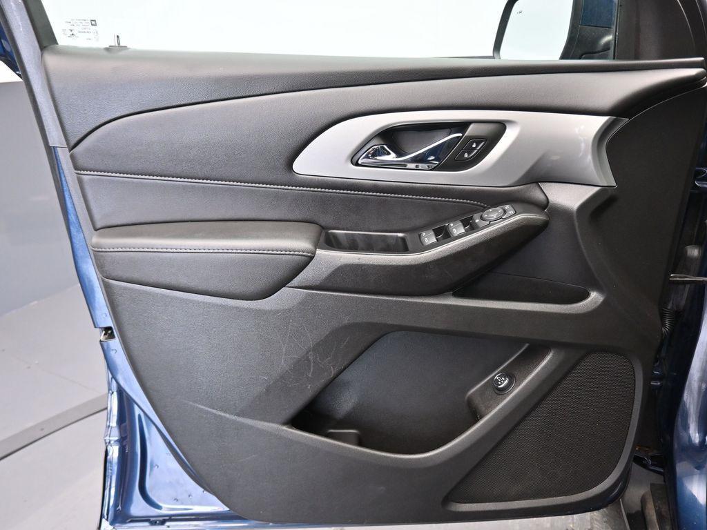 used 2022 Chevrolet Traverse car, priced at $30,999