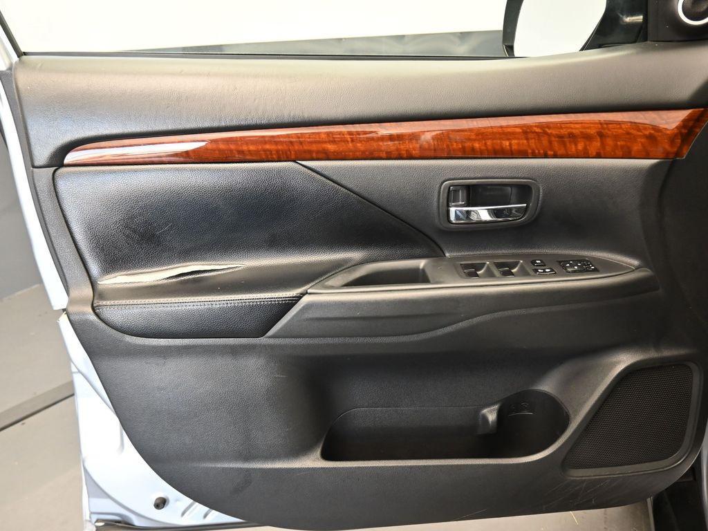 used 2015 Mitsubishi Outlander car, priced at $6,199