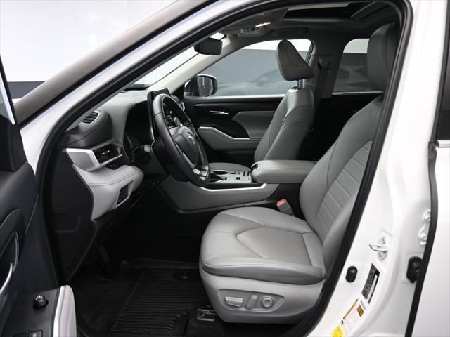 used 2022 Toyota Highlander Hybrid car, priced at $44,999