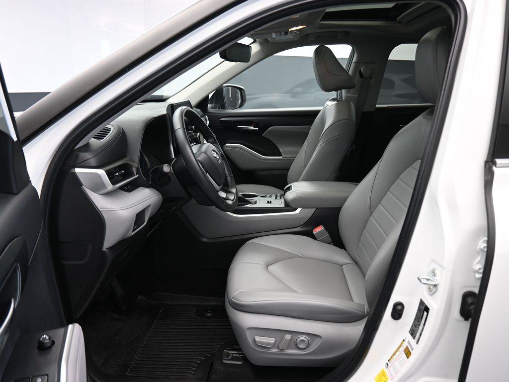 used 2022 Toyota Highlander Hybrid car, priced at $44,598