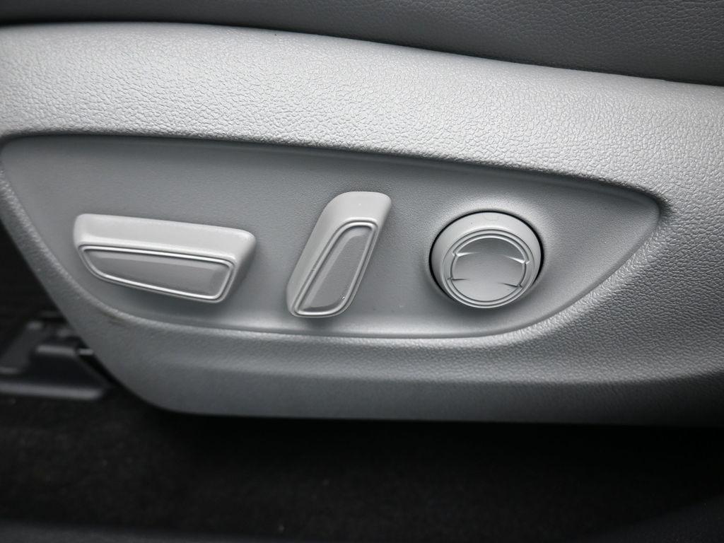 used 2022 Toyota Highlander Hybrid car, priced at $44,598