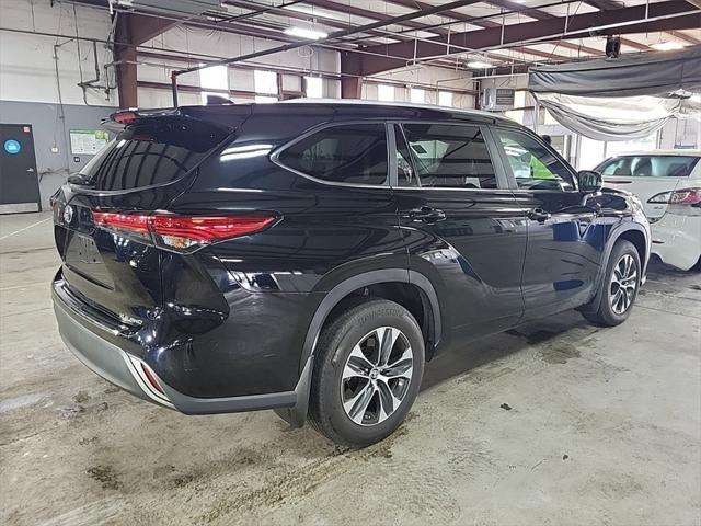 used 2023 Toyota Highlander car, priced at $36,998