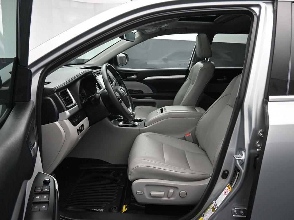 used 2018 Toyota Highlander car, priced at $26,998