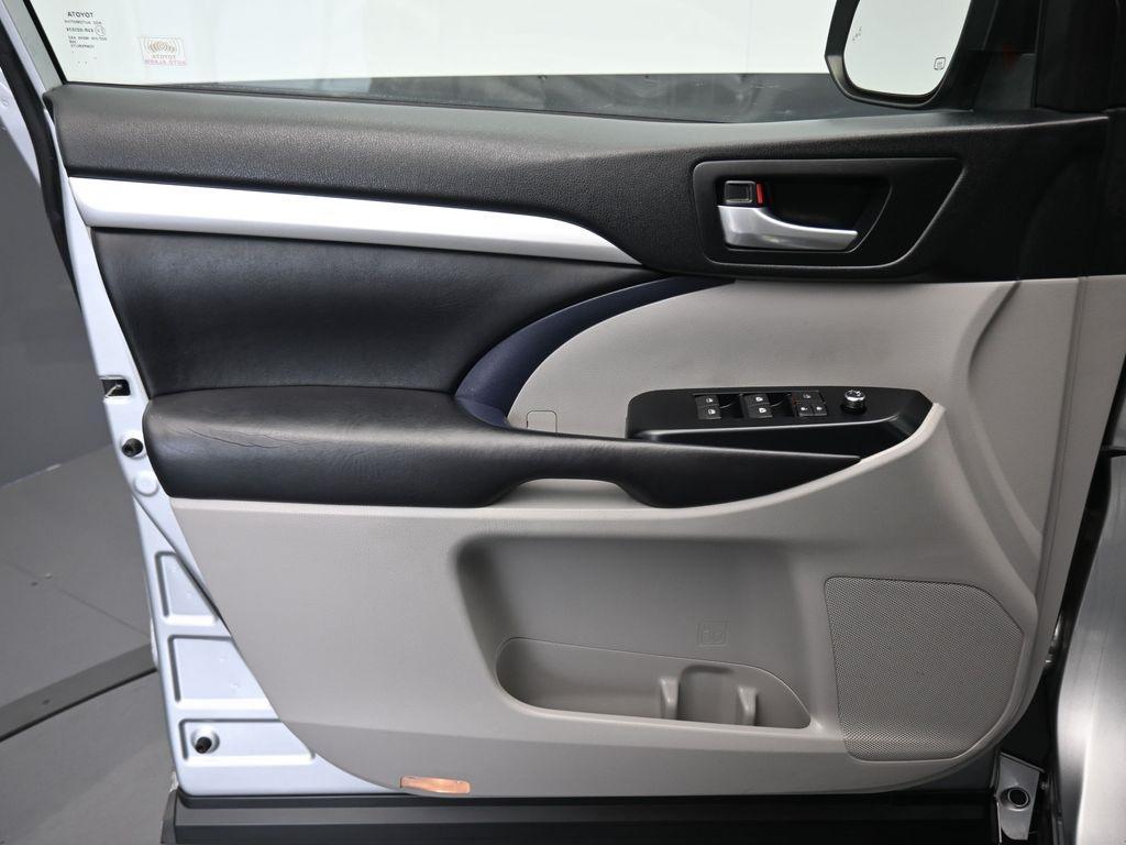 used 2018 Toyota Highlander car, priced at $26,998