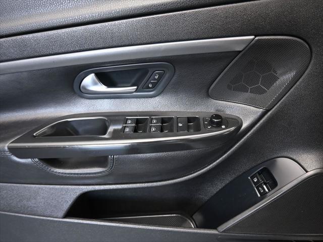 used 2009 Volkswagen Eos car, priced at $5,200