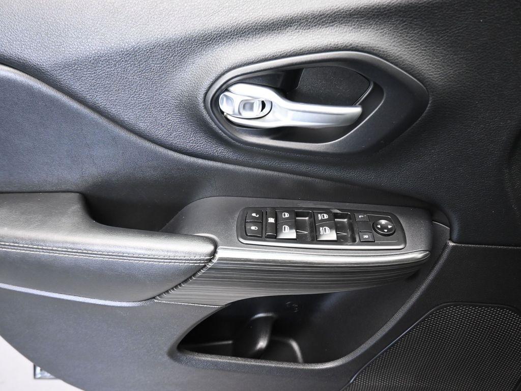 used 2016 Jeep Cherokee car, priced at $15,499