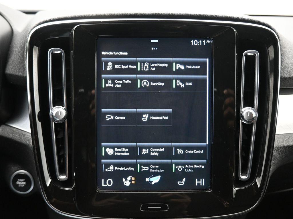 used 2021 Volvo XC40 car, priced at $24,998