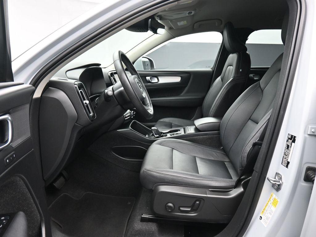 used 2021 Volvo XC40 car, priced at $24,998