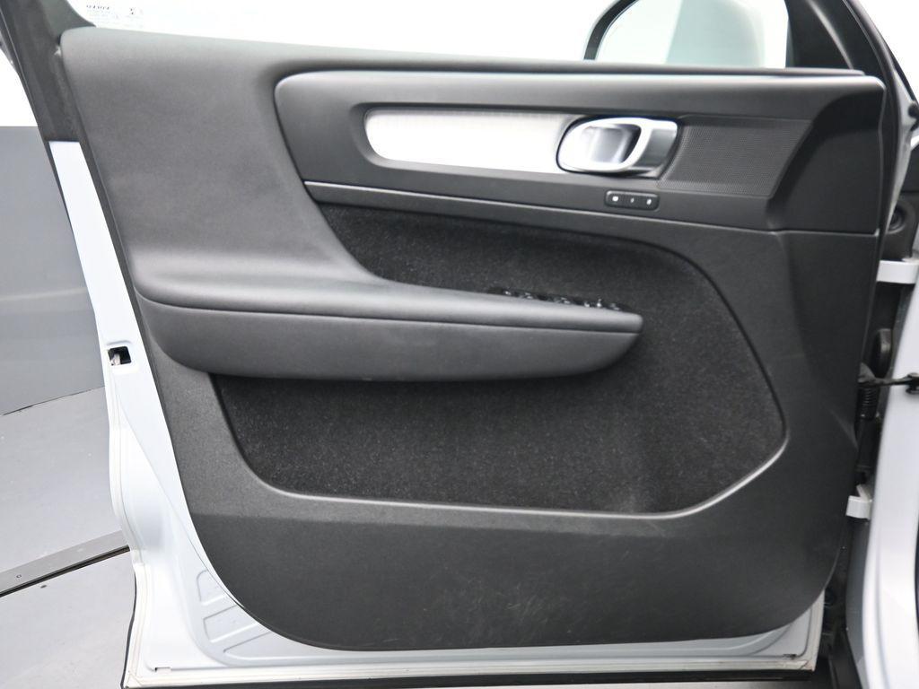 used 2021 Volvo XC40 car, priced at $24,998