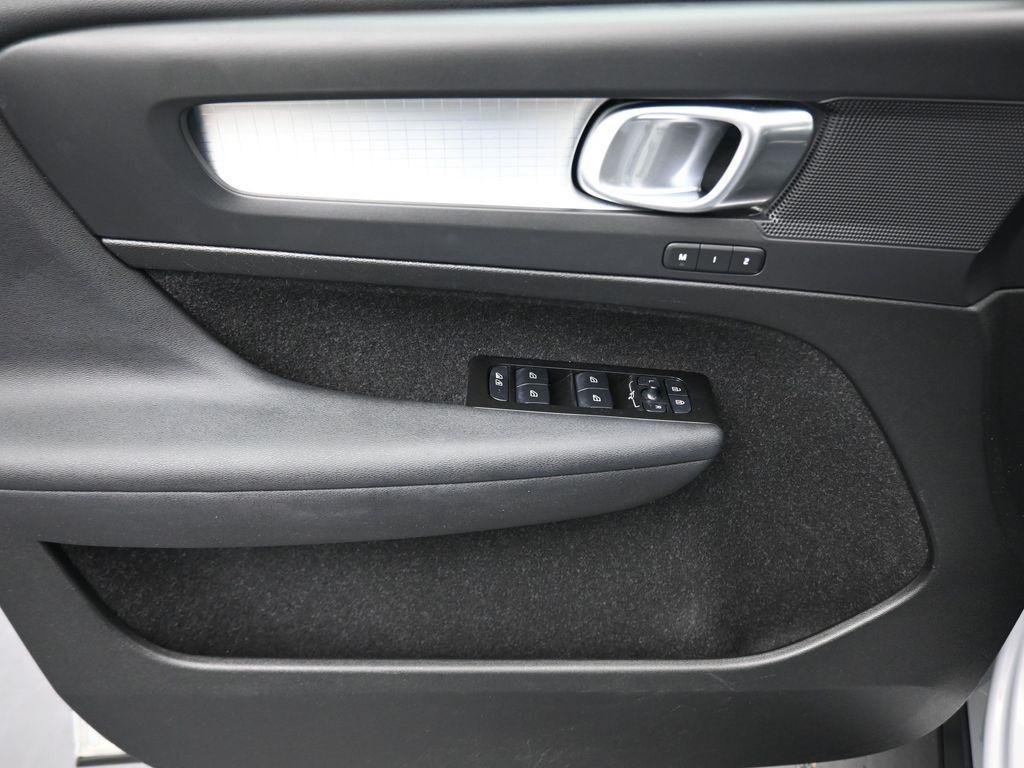 used 2021 Volvo XC40 car, priced at $24,998