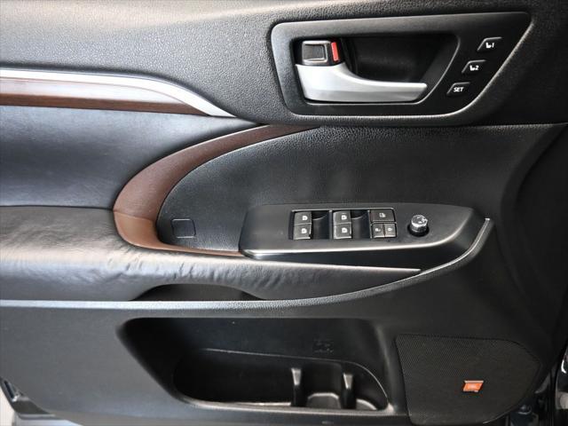 used 2016 Toyota Highlander car, priced at $25,906