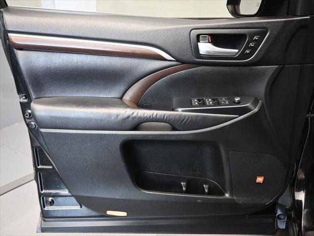 used 2016 Toyota Highlander car, priced at $25,906