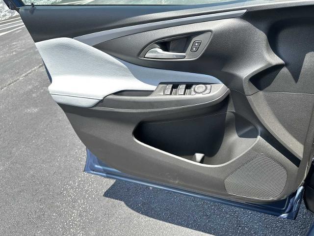 new 2025 Buick Envista car, priced at $26,685