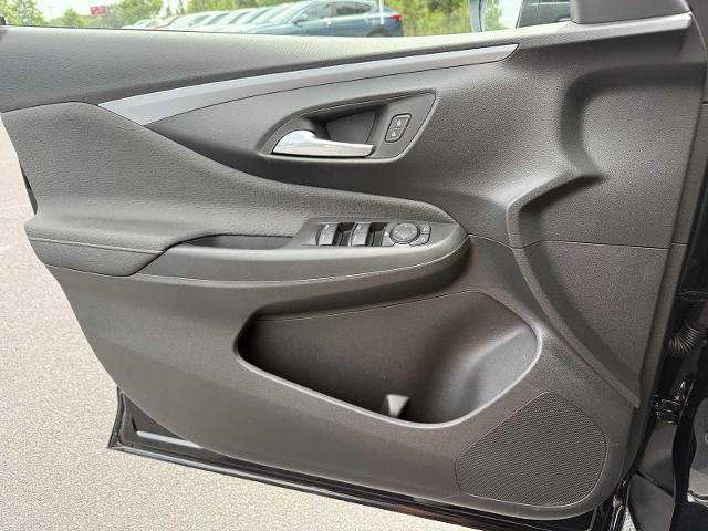 new 2025 Buick Envista car, priced at $26,685