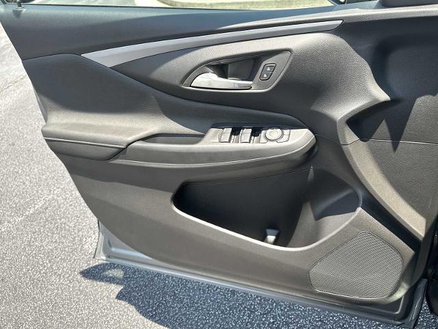new 2025 Buick Envista car, priced at $26,685