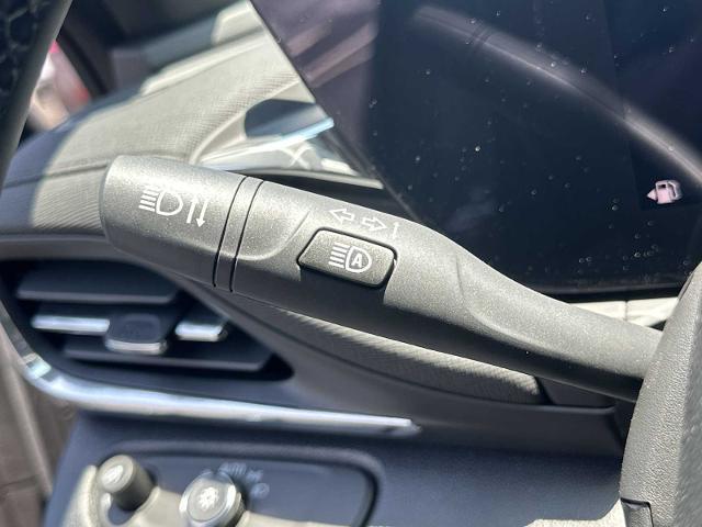 new 2025 Buick Envista car, priced at $26,685