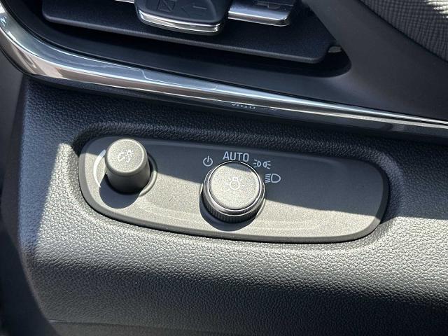 new 2025 Buick Envista car, priced at $26,685