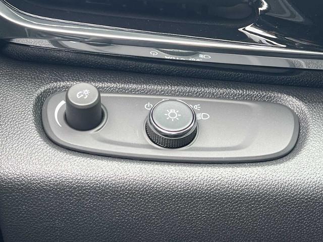 new 2025 Buick Envista car, priced at $31,625