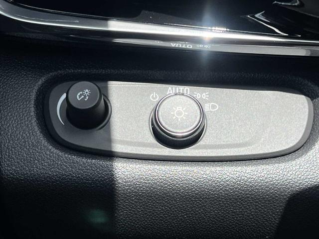 new 2025 Buick Envista car, priced at $30,070