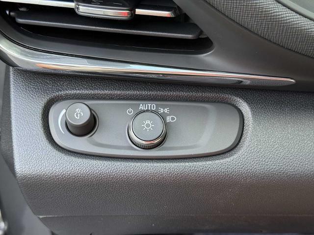 new 2025 Buick Envista car, priced at $23,685