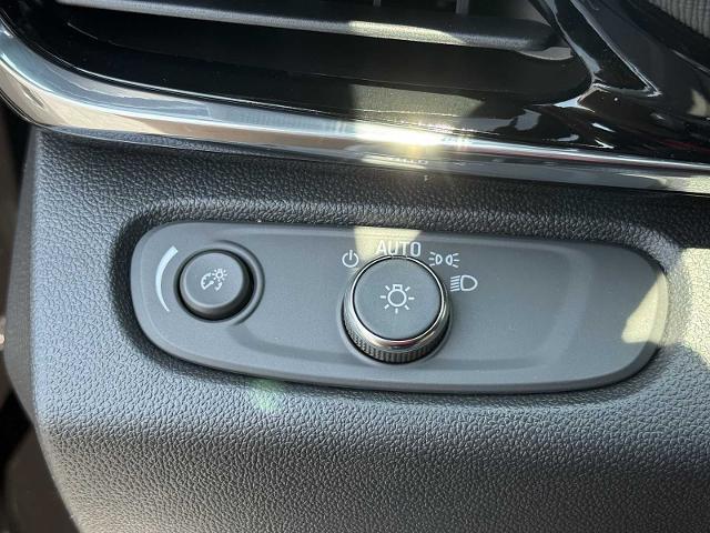 new 2025 Buick Envista car, priced at $30,070