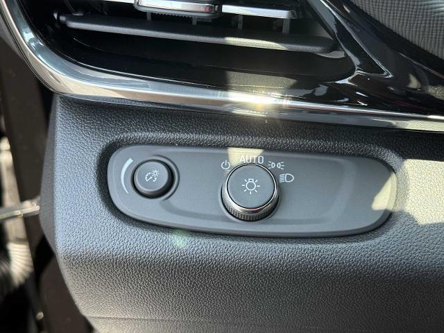 new 2025 Buick Envista car, priced at $30,565