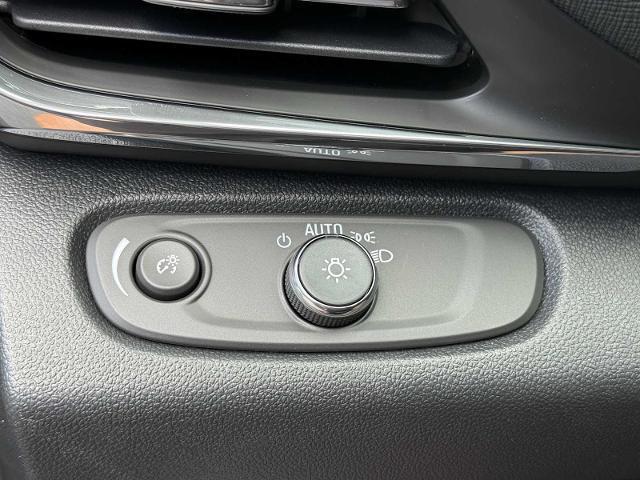 new 2025 Buick Envista car, priced at $26,685