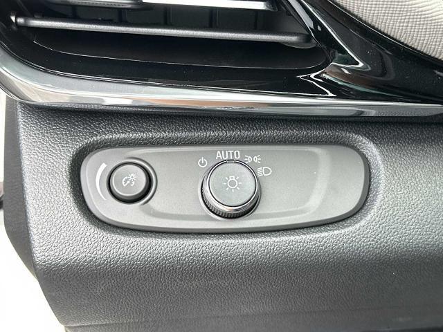 new 2025 Buick Envista car, priced at $31,290