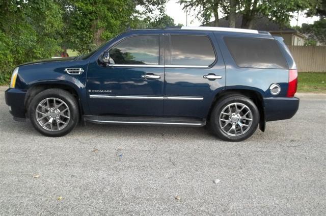 used 2007 Cadillac Escalade car, priced at $6,980