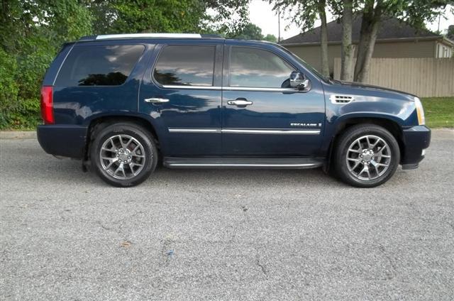 used 2007 Cadillac Escalade car, priced at $6,980