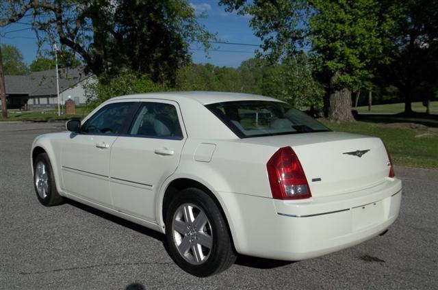used 2006 Chrysler 300 car, priced at $6,980
