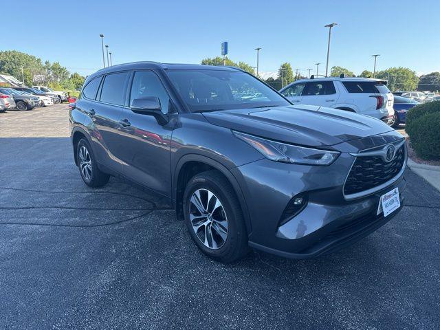 used 2022 Toyota Highlander car, priced at $34,295