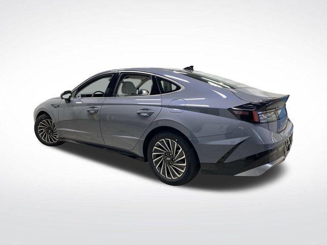 new 2025 Hyundai Sonata Hybrid car, priced at $38,121