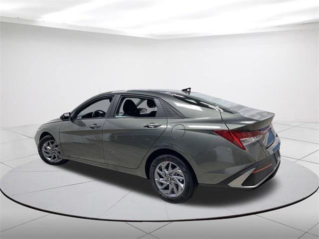 new 2025 Hyundai Elantra HEV car, priced at $25,834