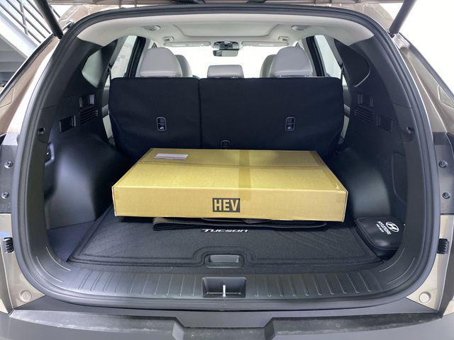 new 2025 Hyundai TUCSON Hybrid car, priced at $41,913