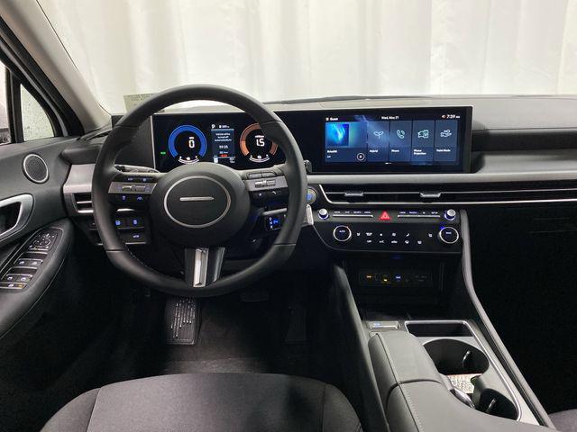 new 2025 Hyundai Sonata Hybrid car, priced at $32,404