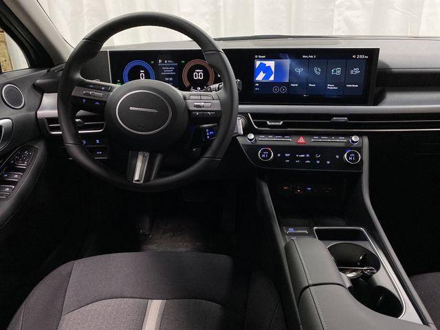 new 2025 Hyundai Sonata Hybrid car, priced at $31,920