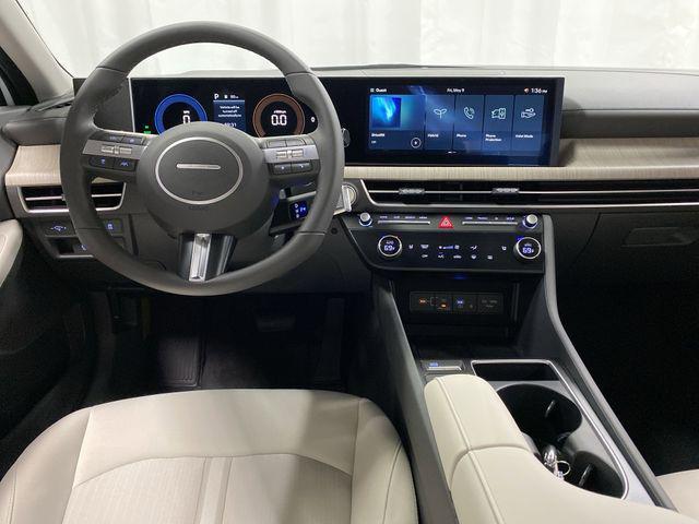 new 2025 Hyundai Sonata Hybrid car, priced at $32,422