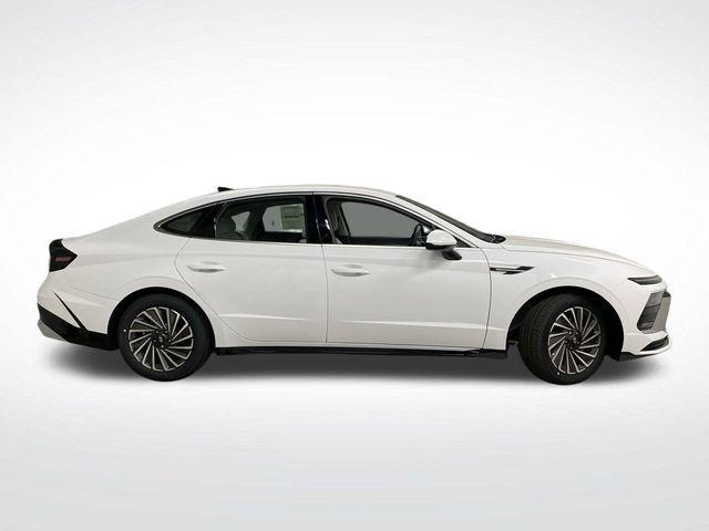new 2025 Hyundai Sonata Hybrid car, priced at $32,422