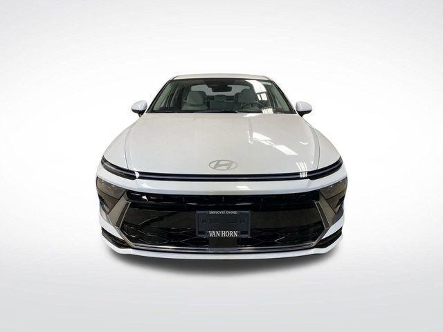 new 2025 Hyundai Sonata Hybrid car, priced at $32,422